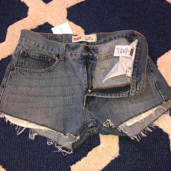 Levi’s Women’s 505 Regular Denim Shorts - Picture 3 of 5